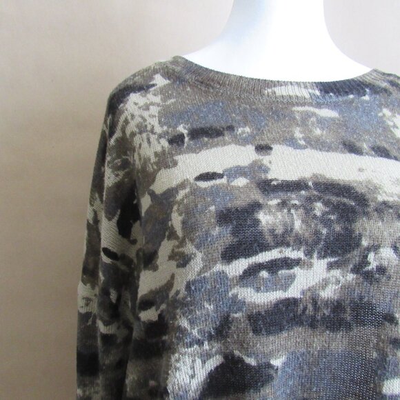 Rock & Republic Large Camo Sweater - Picture 2 of 7